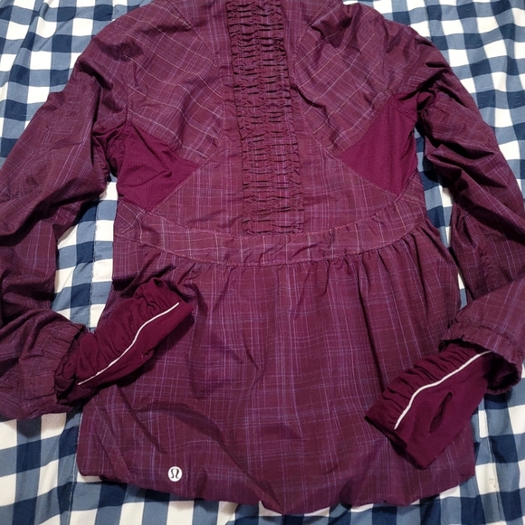 Lululemon run hustle jacket size 6 in plum - Picture 2 of 5